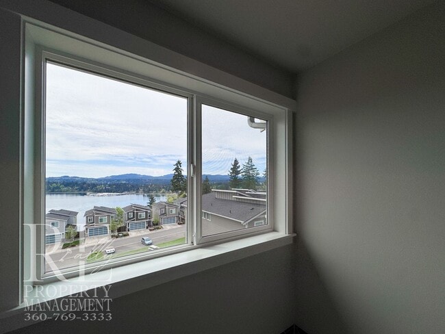 Building Photo - Modern 3-Story Bremerton Home with Water Views on Every Level