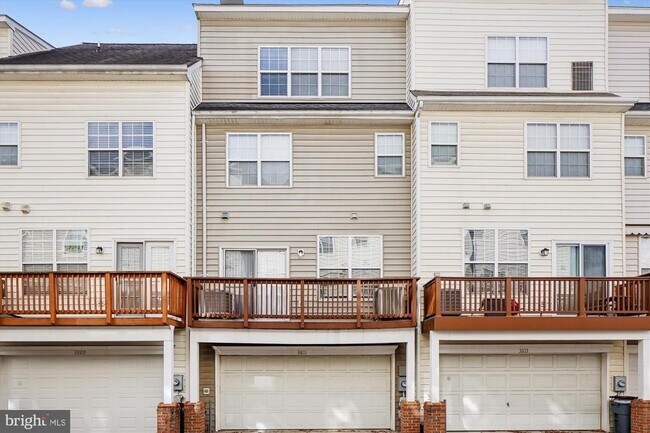 Building Photo - 3811 Eisenhower Ave