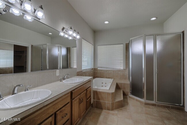 Building Photo - 6030 Laguna Vista Dr