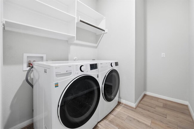 Building Photo - 809 Russet Rock Dr