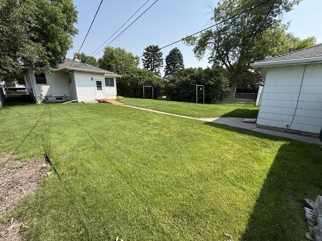 Building Photo - 2604 6th Ave N