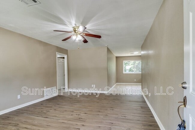 Building Photo - 1332 E Brooks St