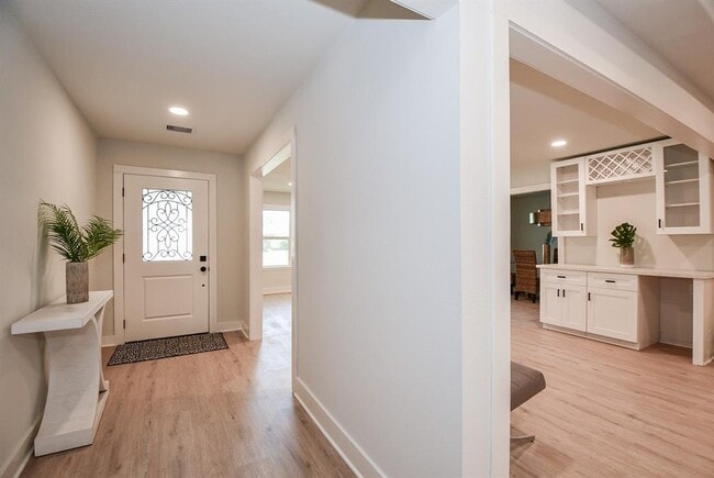 Building Photo - 4302 McDermed Dr
