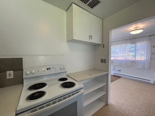 Building Photo - 6727 SE Reedway St
