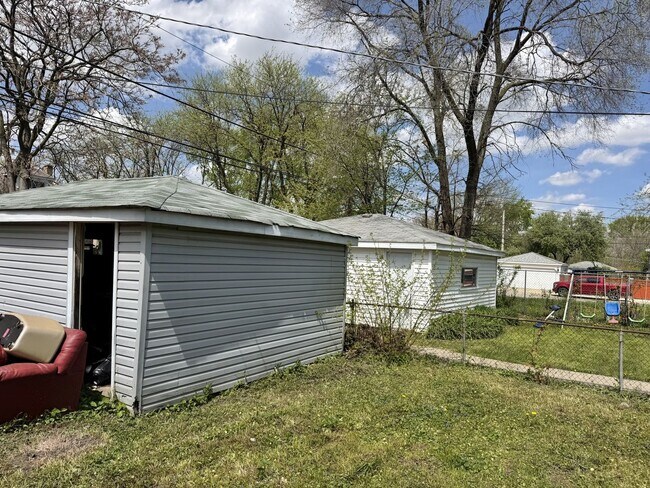 Building Photo - 10108 S State St