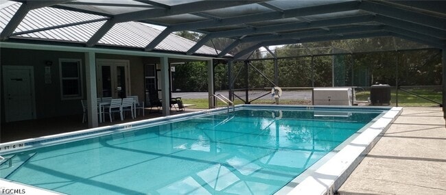 Building Photo - 1250 Riverbend Dr
