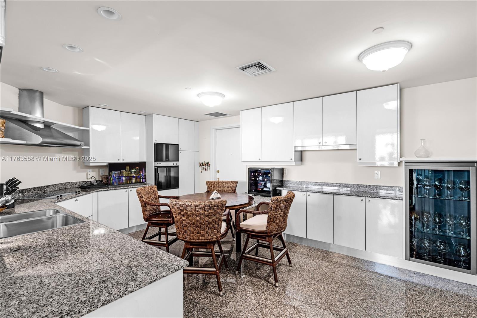 Building Photo - 1643 Brickell Ave