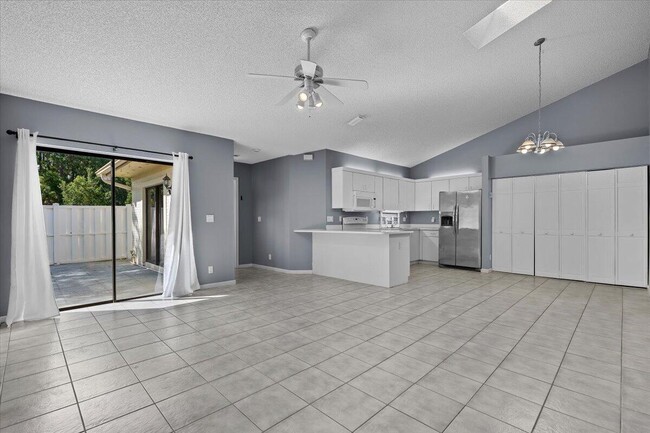 Building Photo - 12556 Woodmill Dr