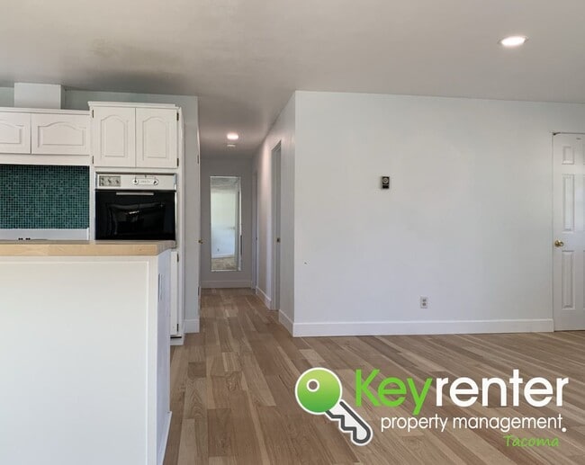 Building Photo - Renovated Rambler in Steilacoom Oasis