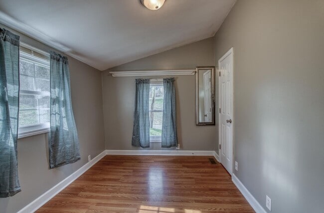 Building Photo - Cute Country Charmer – Bristol, VA  2 Bed ...