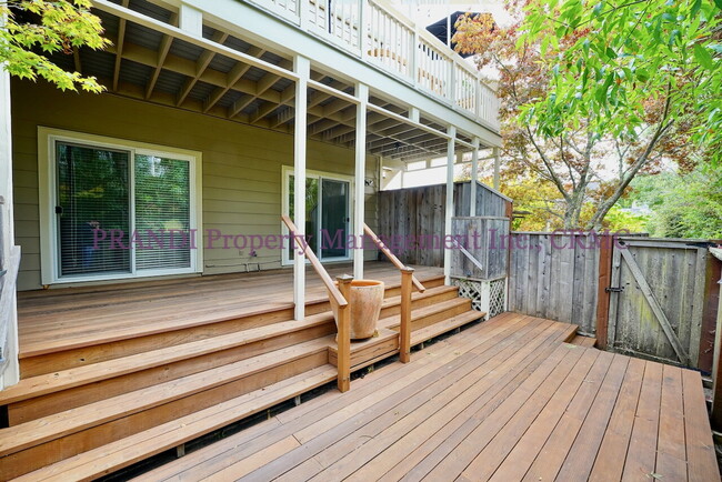 Building Photo - Modern Ground Floor Condo with 2 Car Garage!