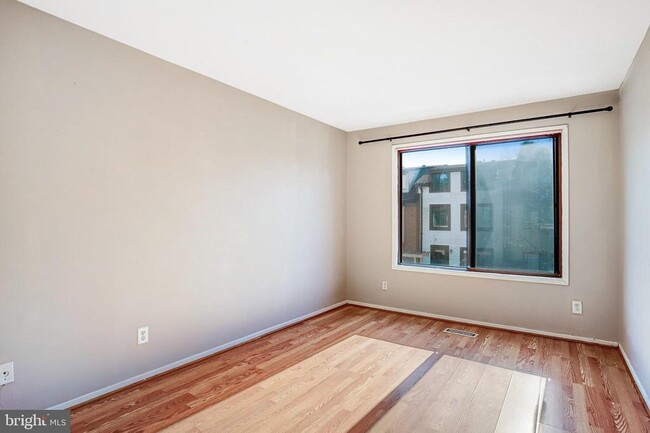 Building Photo - 9930 Brookridge Ct