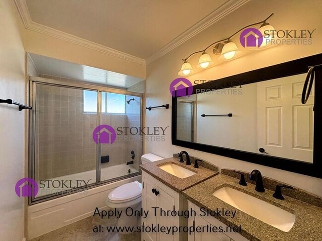 Building Photo - 790 Solana Dr