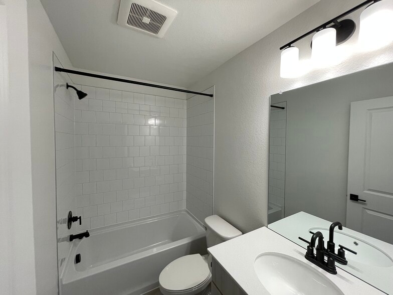 Building Photo - 15275 W 68th Pl