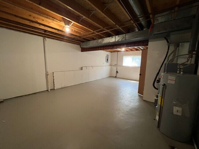 Building Photo - 615 Portsmouth Dr