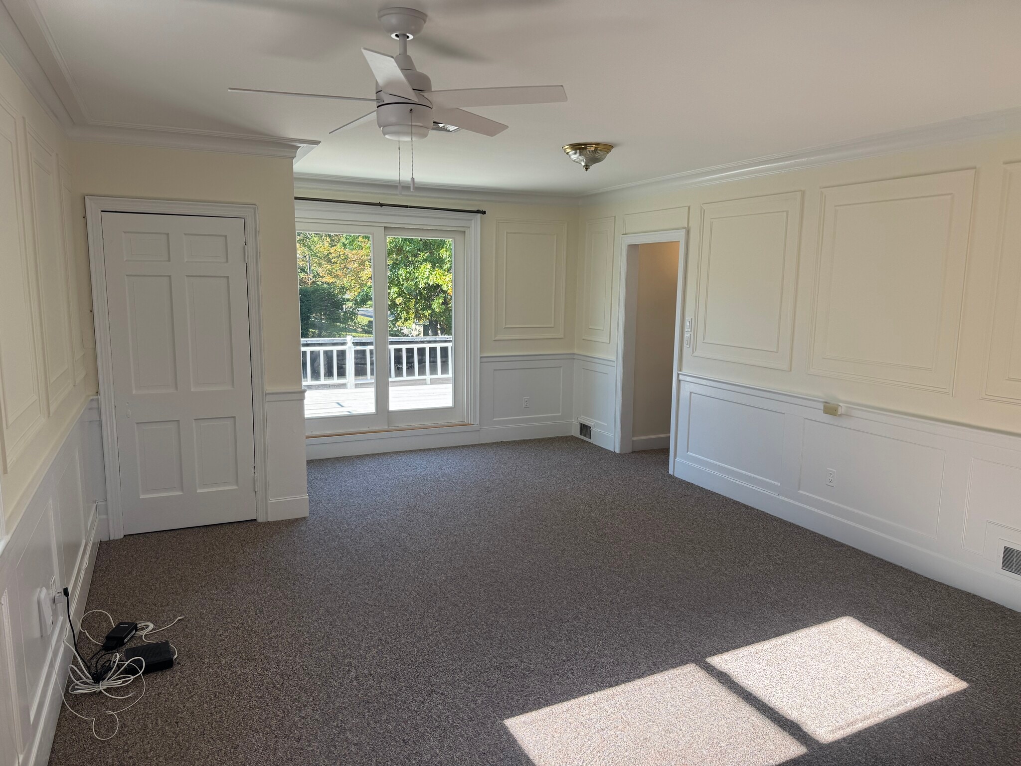 LR - 203 Lawrence Ave