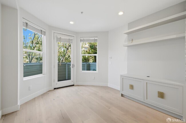 Building Photo - 425 14th St