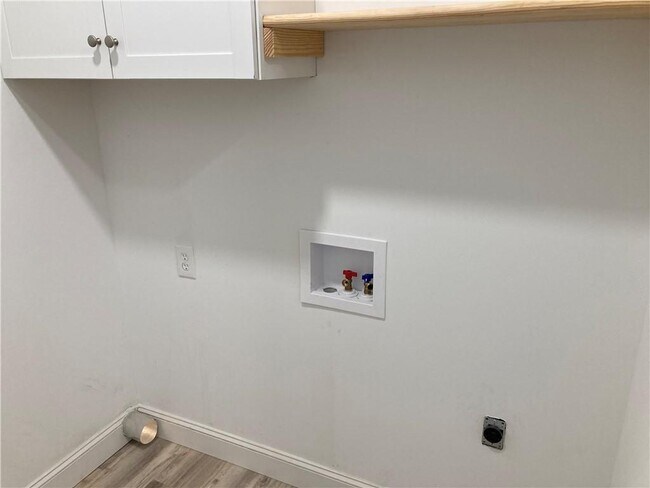 Building Photo - 100 Dickerson Rd