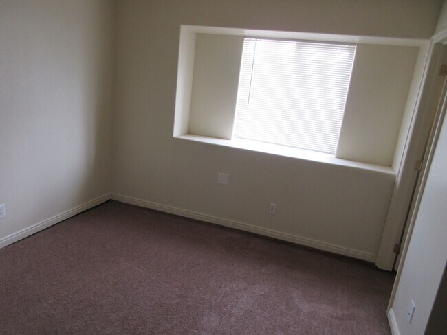 Building Photo - 3 Bedroom, 2 Bathroom Twin Home in Cedar W...