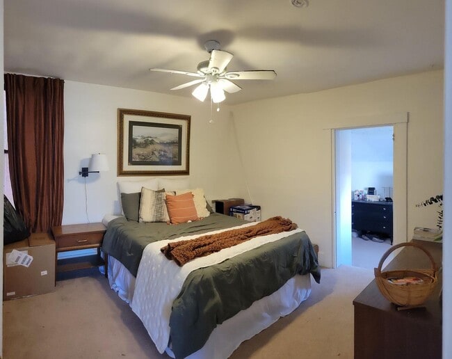 Building Photo - 3-bedroom, 1-bathroom home located on the picturesque Neville Island, PA.