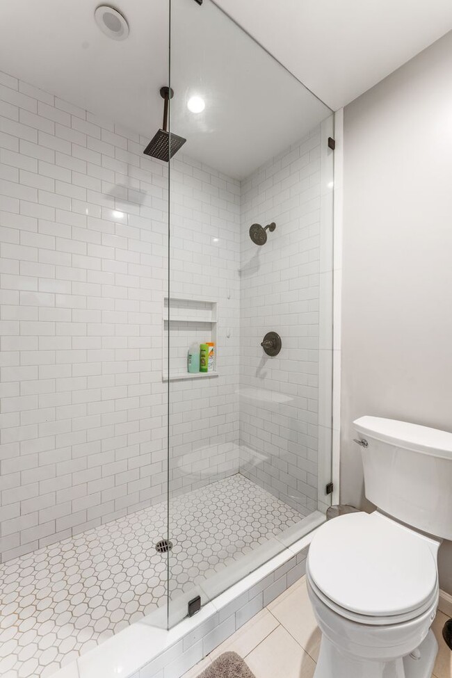 Building Photo - Beautiful 3 bed 2 Bath + Bonus Room home + Yard  in Old Torrance!