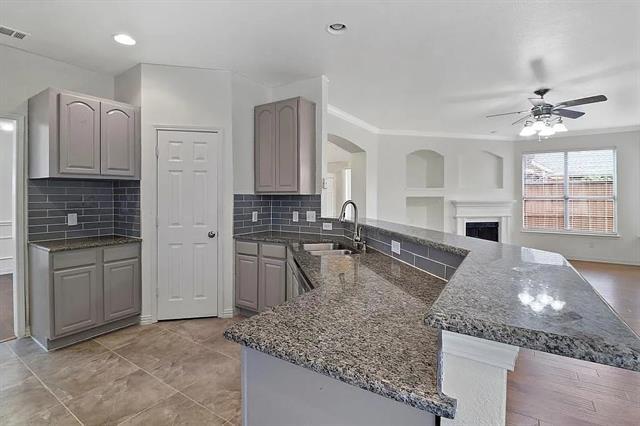 Building Photo - 1525 Dimmit Dr