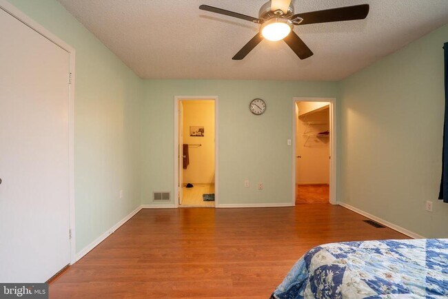Building Photo - 16 Thoreau Dr