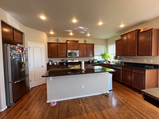 Building Photo - 4 Bedroom Home close to Peterson SFB