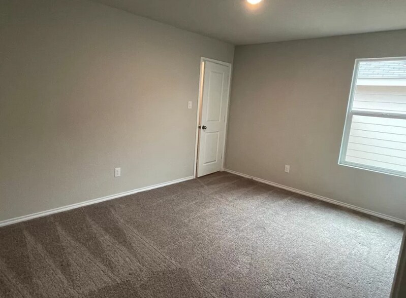 Building Photo - 10538 Varmus Dr