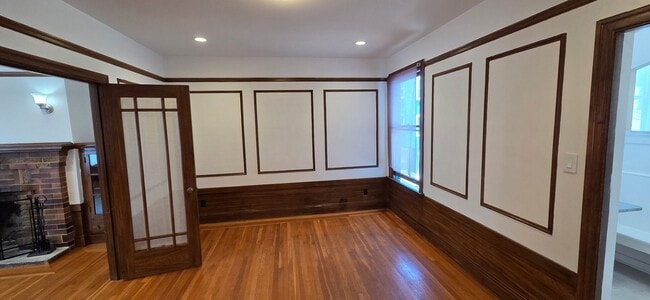 Building Photo - Top Floor, Classic Marina Style Flat in th...