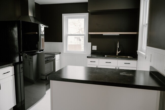 Building Photo - 354 Terrace Blvd