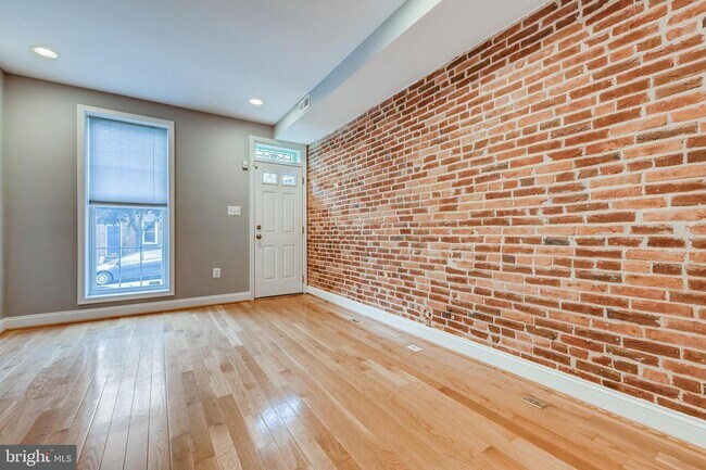 Building Photo - 111 E Randall St