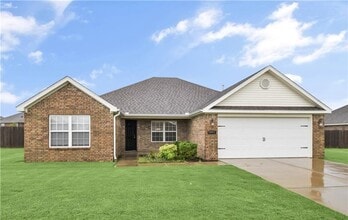 Building Photo - 1240 Lariat Dr