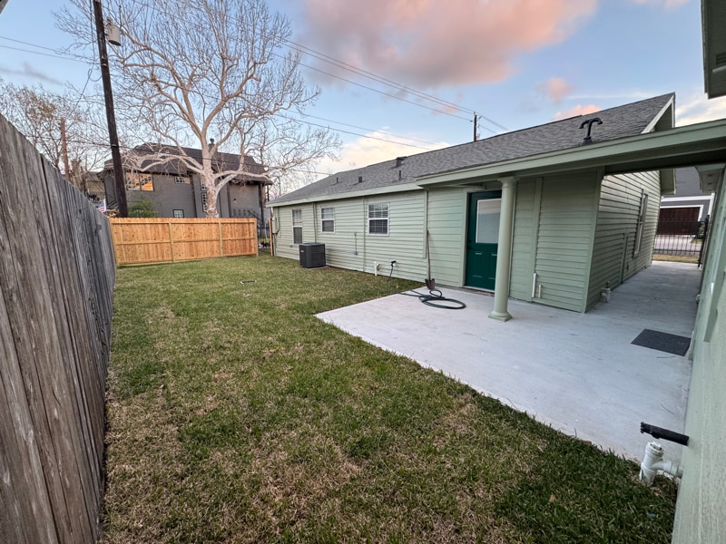 Building Photo - 329 E 25th St