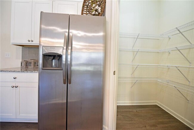 Building Photo - 4255 Sunflower Cir