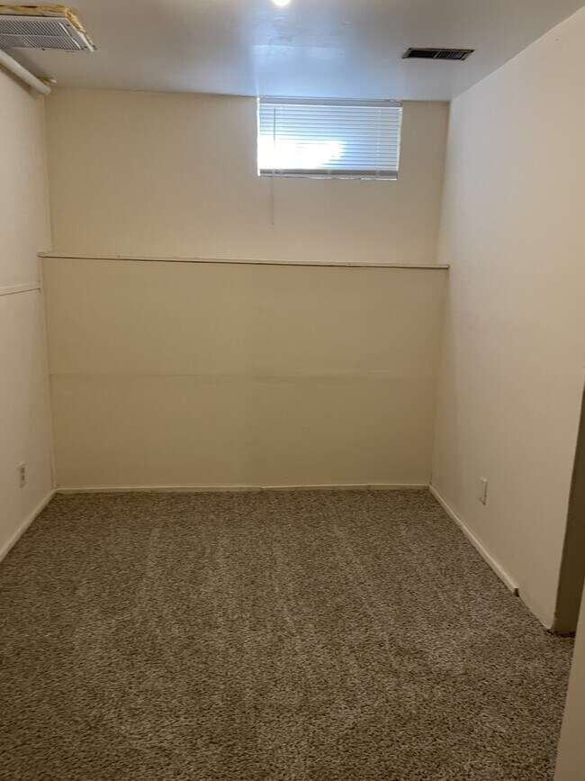 Lowerlevel Bonus Room - 46 Martinview Rd
