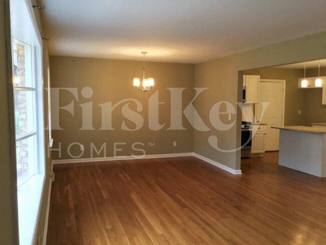 Building Photo - 2080 Bishop Dr