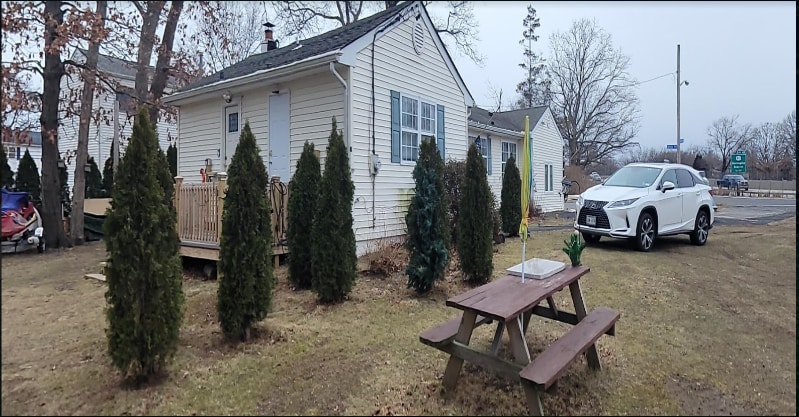 Building Photo - 202 W 1st St