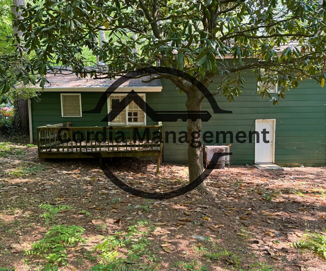 Building Photo - 3 Bedroom Home in Decatur on Malibu with B...