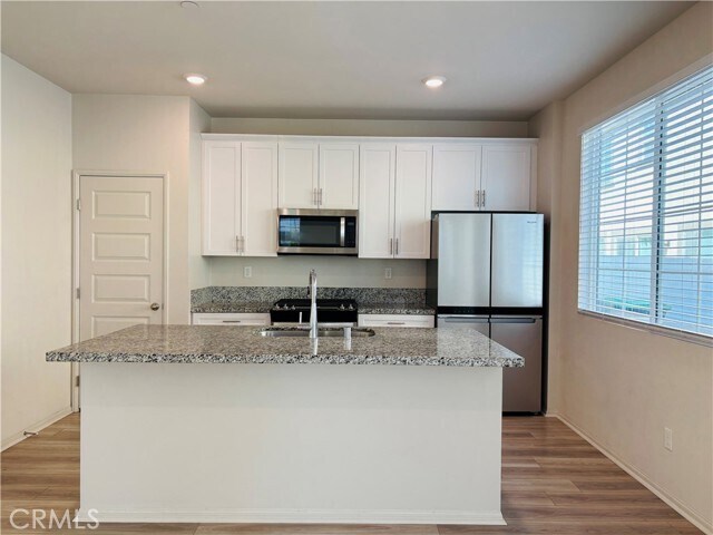 Building Photo - 40472 Melrose Dr