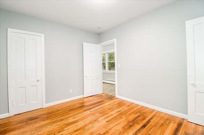 Building Photo - 9 Nicholas Square