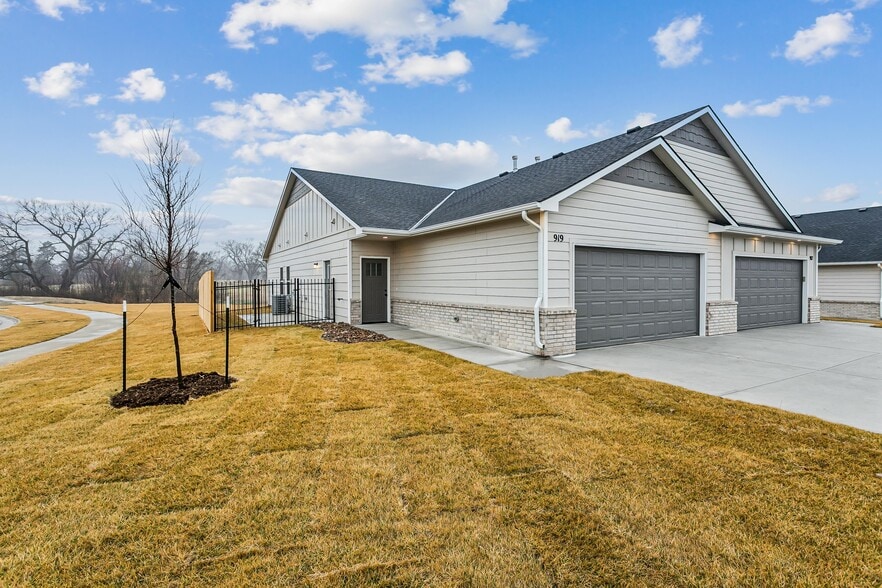 Building Photo - 919 S Logan St