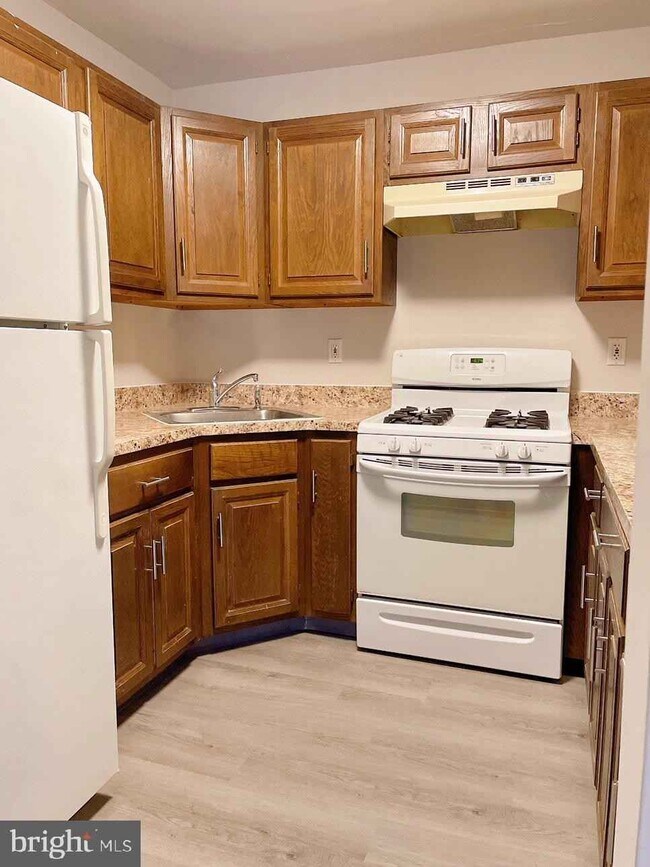 Kitchen - 15 Azalea Ct