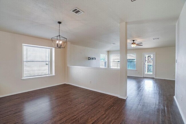 Building Photo - 1313 Honey Blossom Dr