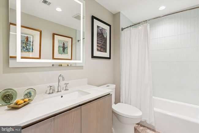 Building Photo - 930 Rose Ave