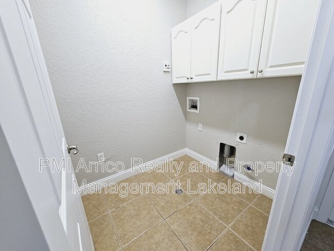 Building Photo - 1930 Saddlewood Ct