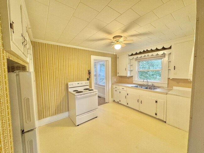 Building Photo - Statesville West - 2BR/1BA