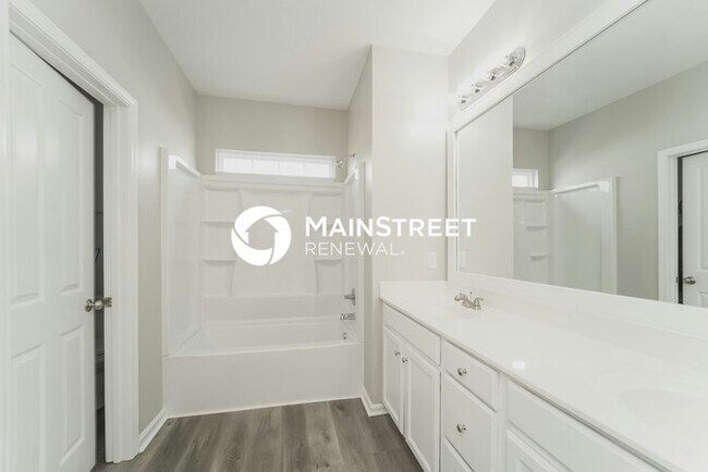 Building Photo - 3 Bedroom Pet-Friendly Home in MOORESVILLE, NC with Main Street Renewal