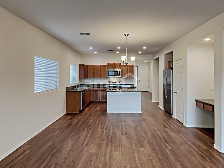 Building Photo - 1232 W Desert Hollow Dr