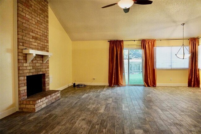 Building Photo - 10519 Sagetrail Dr